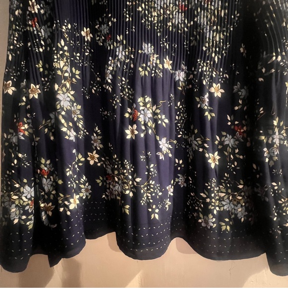 Max Studio Dark Blue Floral Blouse - Large - NWOT - Picture 8 of 8